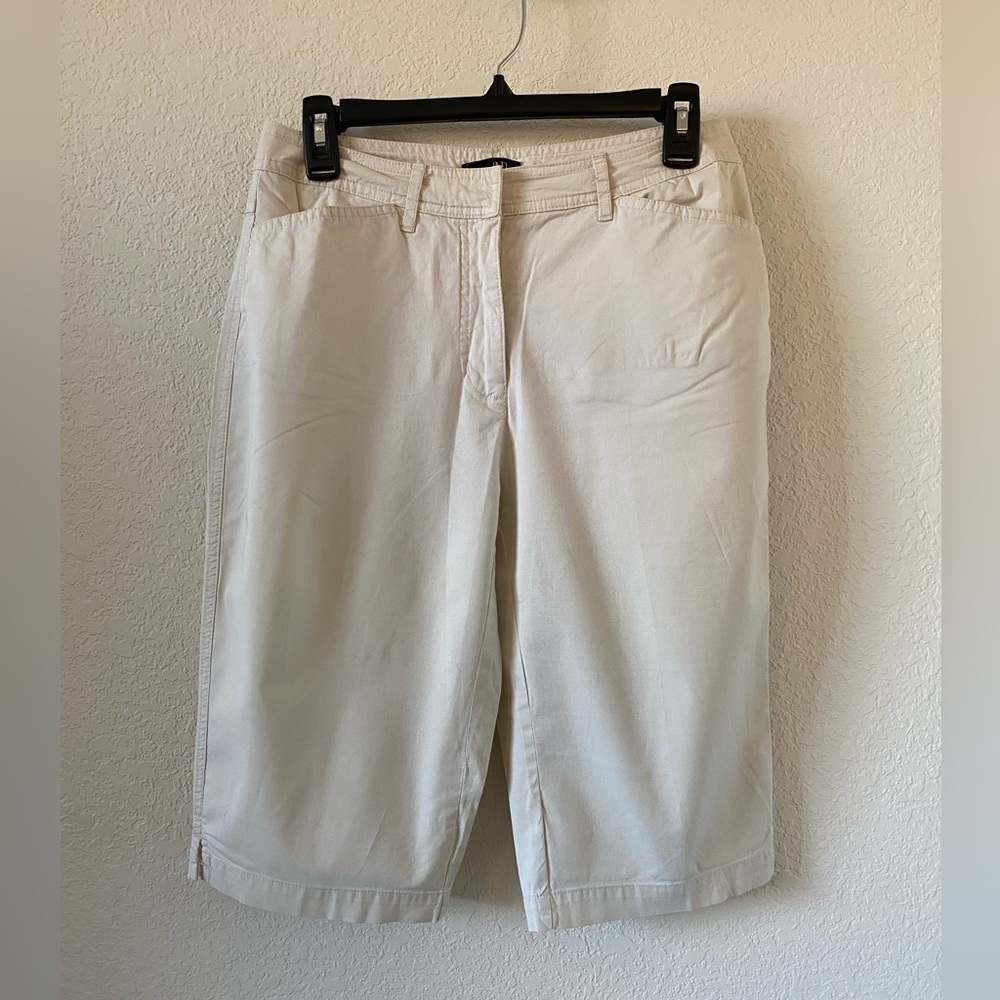 a.n.a Cream Capri Pants, Size 6